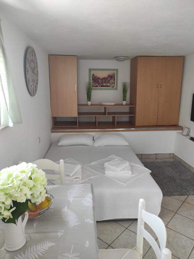 Studio Apartment Petrov Sibenik Bagian luar foto
