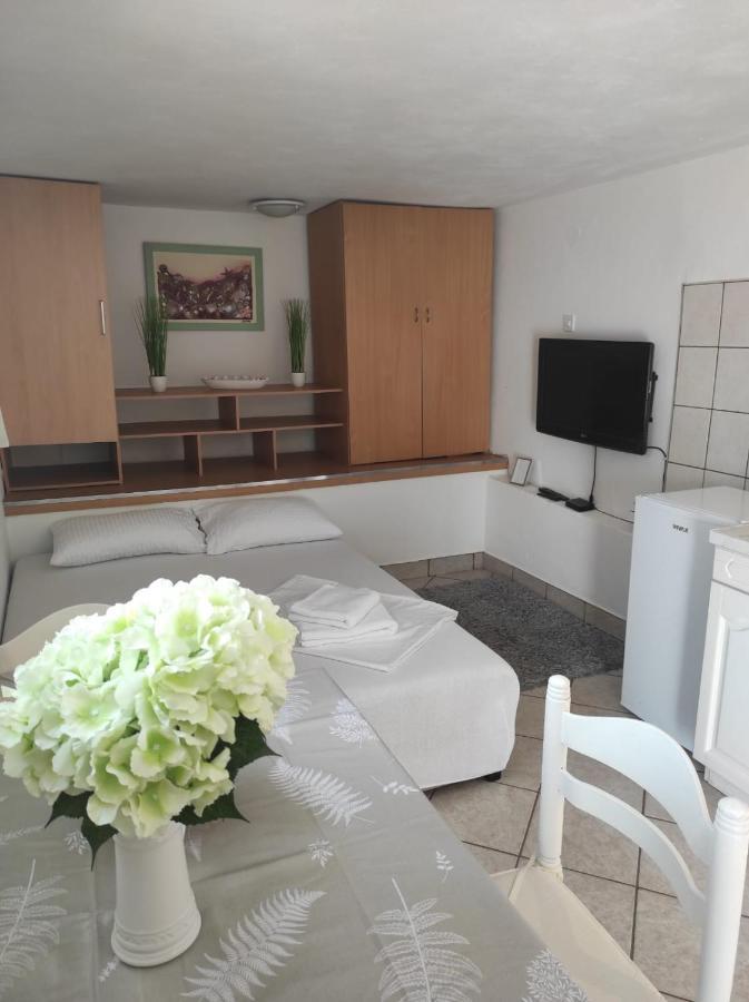 Studio Apartment Petrov Sibenik Bagian luar foto
